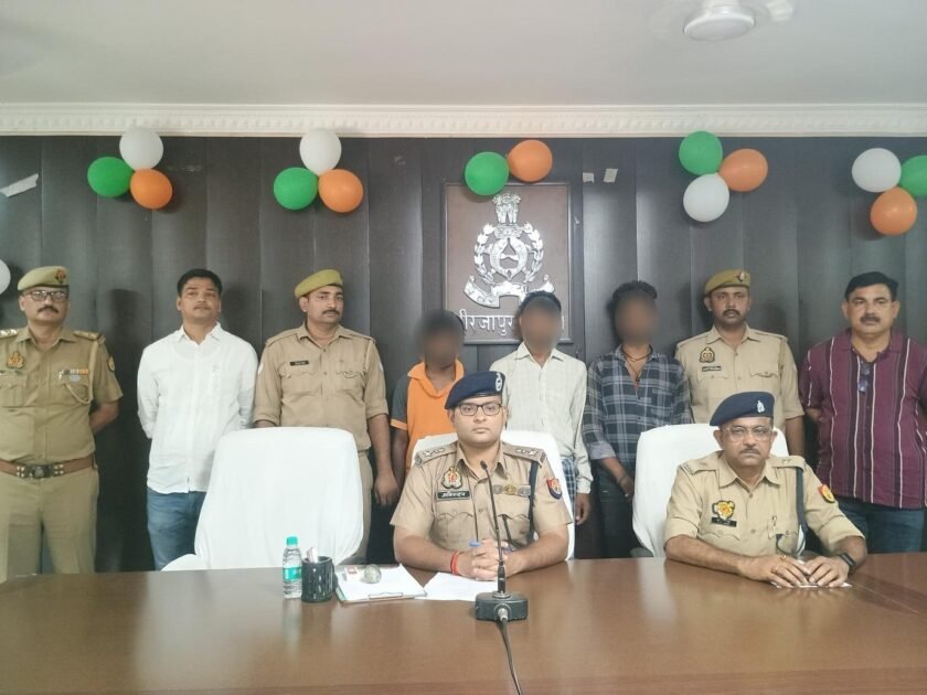पुलिस, एसओजी/सर्विलांस तथा खाद्य व रसद विभाग की संयुक्त टीम द्वारा तेल टैंकरो से तेल कटिंग करने वाले गिरोह के तीन गिरफ्तार 2 WhatsApp Image 2024 07 27 at 5.19.07 PM