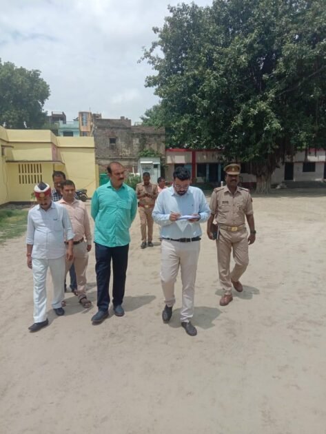 बलिया,सीडीओ ओजस्वी राज ने किया बीएसए ऑफिस का औचक निरीक्षण, 3 WhatsApp Image 2024 08 01 at 5.44.51 PM