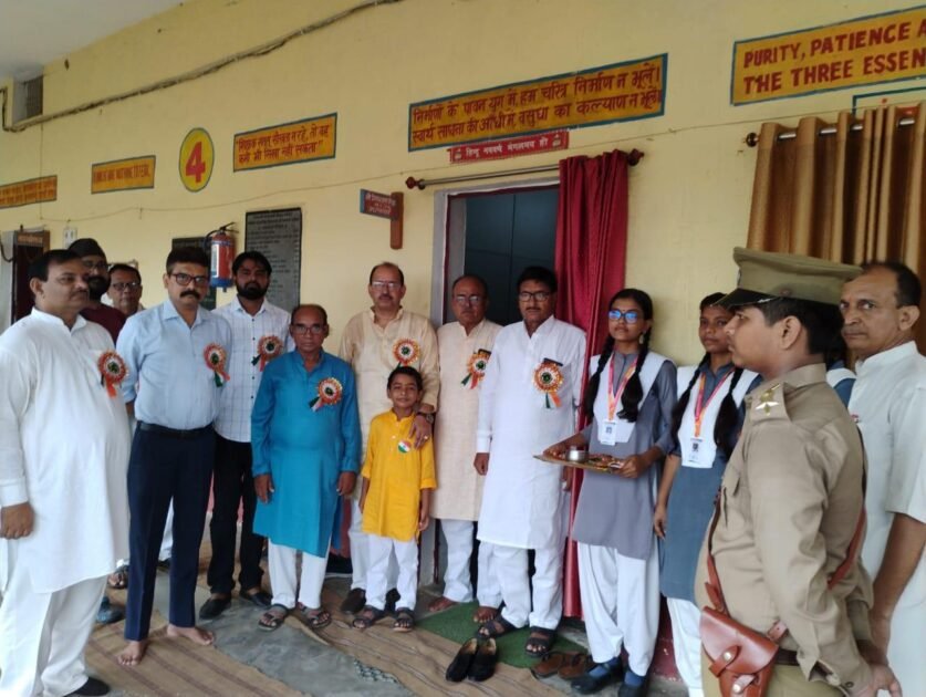नागा जी सरस्वती विद्या मंदिर इंटर कालेज जीराबस्ती में धूमधाम से मनाया गया 78वाँ स्वतंत्रता दिवस* 3 WhatsApp Image 2024 08 16 at 7.18.12 PM 1