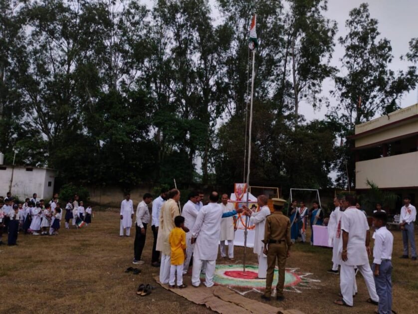 नागा जी सरस्वती विद्या मंदिर इंटर कालेज जीराबस्ती में धूमधाम से मनाया गया 78वाँ स्वतंत्रता दिवस* 2 WhatsApp Image 2024 08 16 at 7.18.12 PM