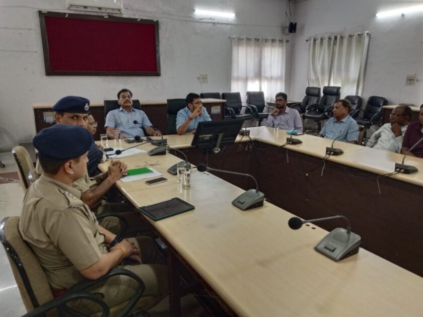 जिला कलक्टर तथा एसपी ने संगठनों के साथ की बैठक, शांति व्यवस्था बनाए रखने की अपील 2 WhatsApp Image 2024 08 20 at 7.07.43 PM scaled