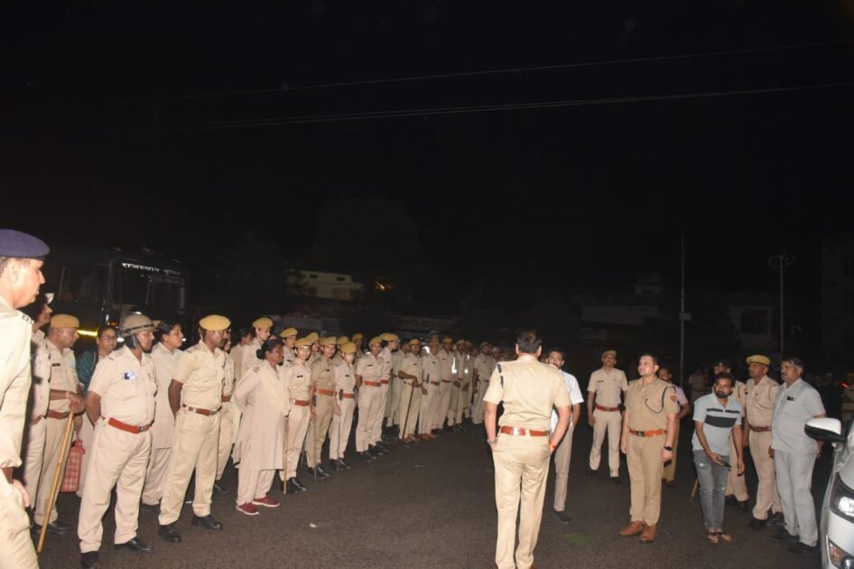 जिला कलक्टर और पुलिस अधीक्षक ने देर रात सिटी राउंड कर जांची कानून व्यवस्थाएं 2 WhatsApp Image 2024 08 26 at 2.44.26 PM