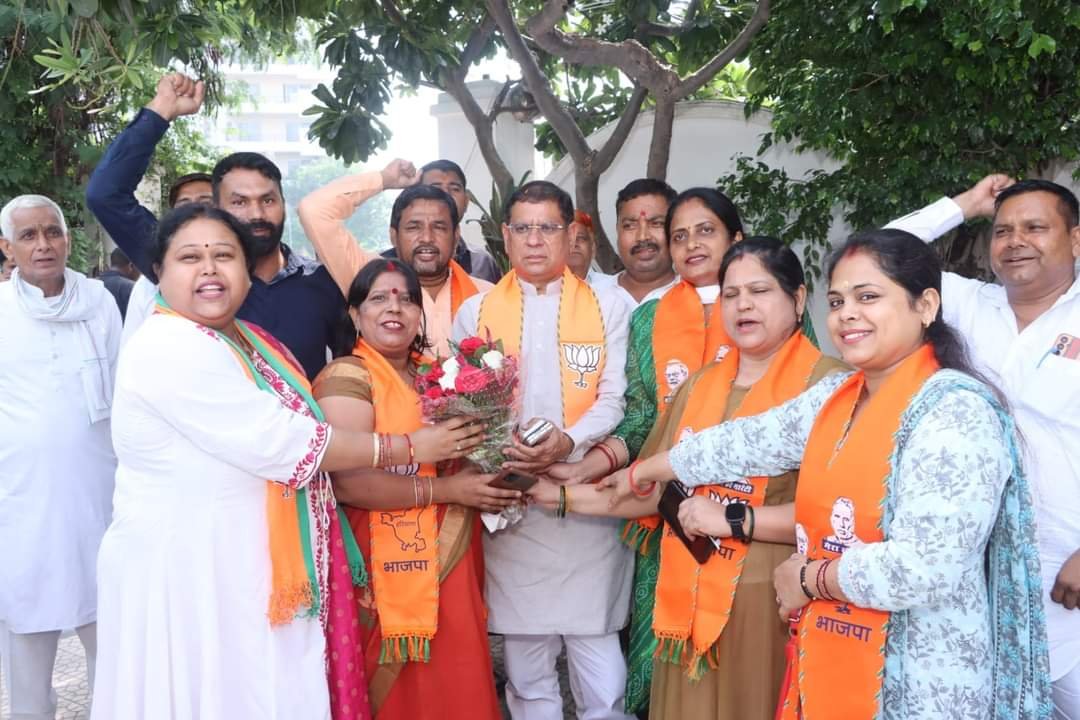 विधायक राजेश नागर को समर्थन देने पहुंचे क्षेत्र के लोग 2 WhatsApp Image 2024 09 06 at 3.26.29 PM