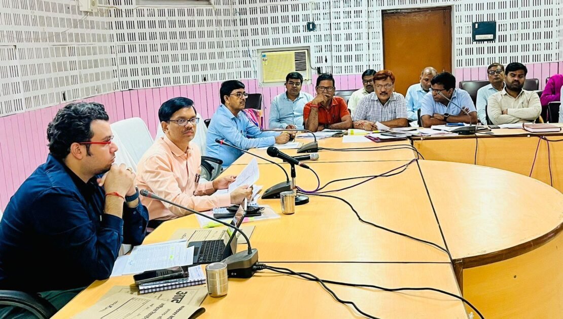 जिलाधिकारी ने की सीएम डैशबोर्ड की समीक्षा 2 WhatsApp Image 2024 09 13 at 5.50.45 PM