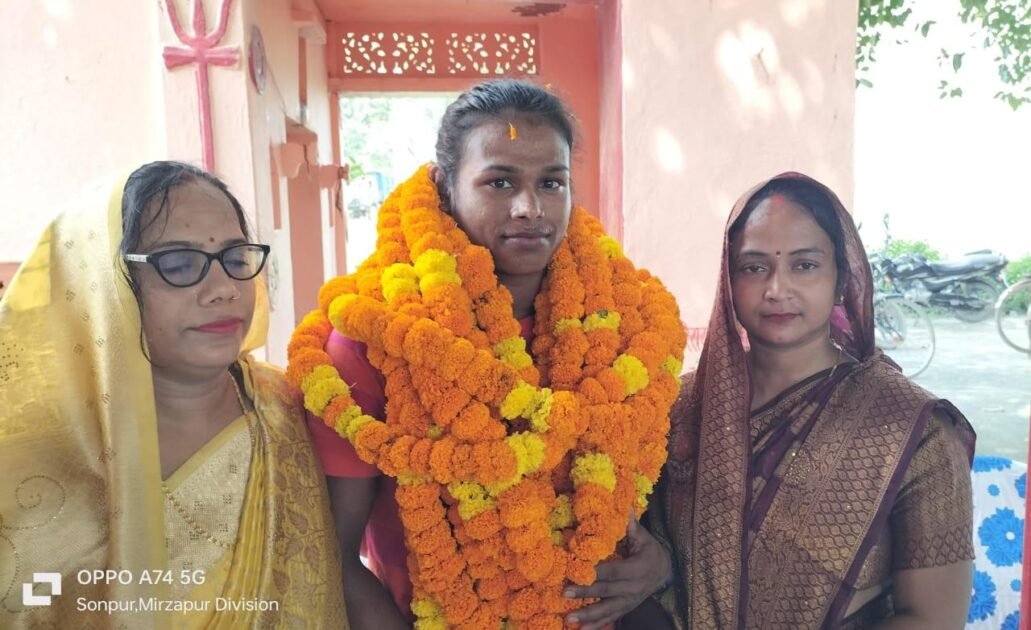 गांधी व शास्त्री के जयन्ती पर सिद्धनाथ सिंह ने महिला एथलीट केएम चंदा का किया भव्य स्वागत 3 WhatsApp Image 2024 10 02 at 9.21.37 PM