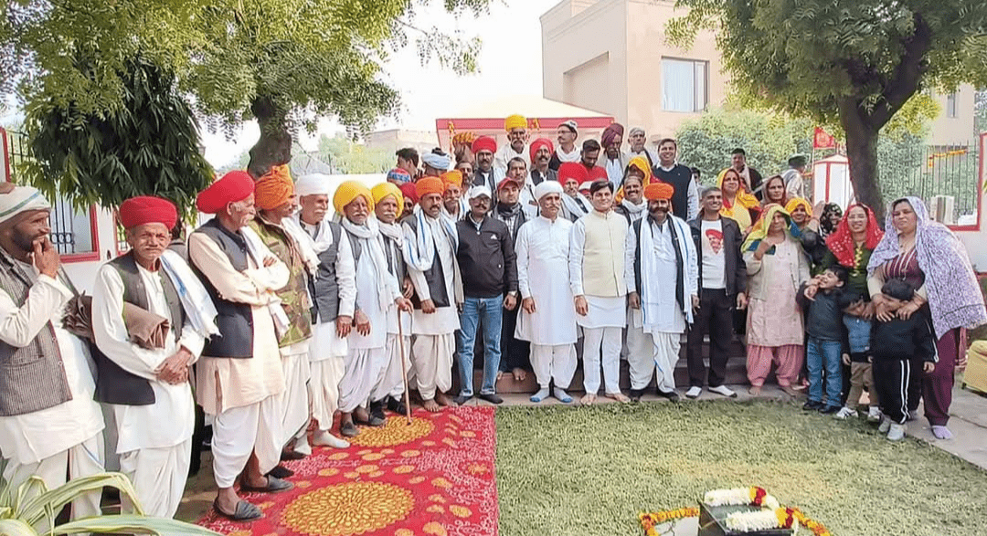 राजस्थान और मध्य प्रदेश के गुर्जर लोक कलाकारों का अनंगपुर गांव में हुआ जोरदार स्वागत 2 Screenshot 20241226 105748