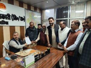 प्रवासी भारतीयों के साथ अमानवीय व्यवहार से नाराज कांग्रेसियों ने सौंपा ज्ञापन 1 IMG 20250207 WA0004