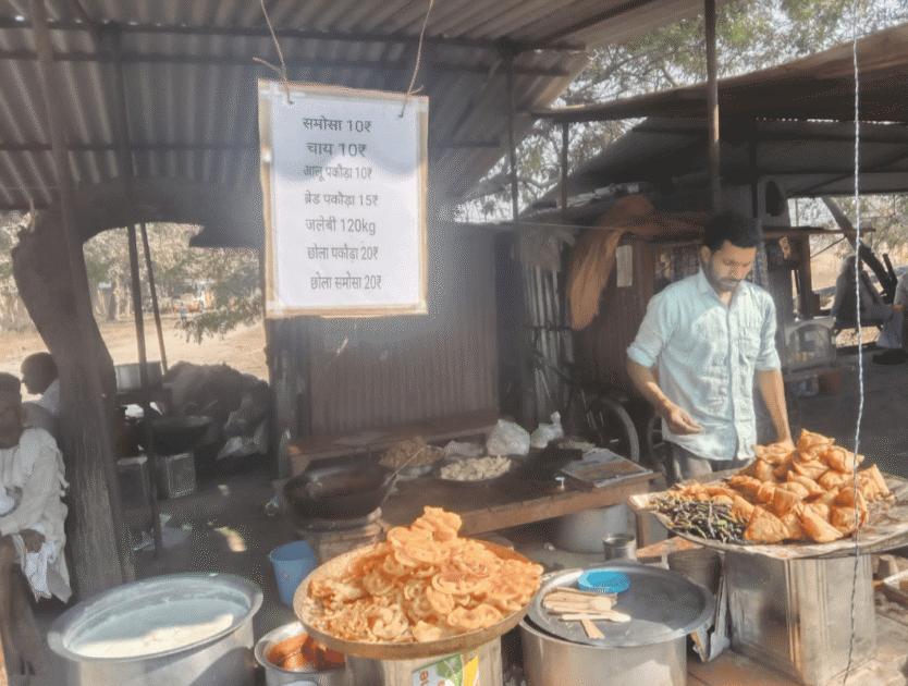 ब्रेकिंग न्यूज प्रशासन की चेतावनी के बाद जलपान की दुकानों पर लगाई गई रेट लिस्ट। 2 Screenshot 20250214 174313