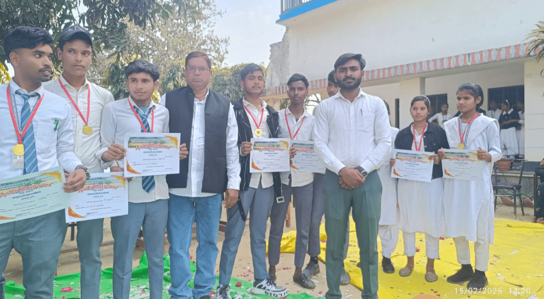 अब्दुल हमीद मैमोरियल इंटर कॉलेज में बोर्ड परीक्षार्थियों के सम्मान में विदाई समारोह का हुआ आयोजन 3 Screenshot 20250217 130950