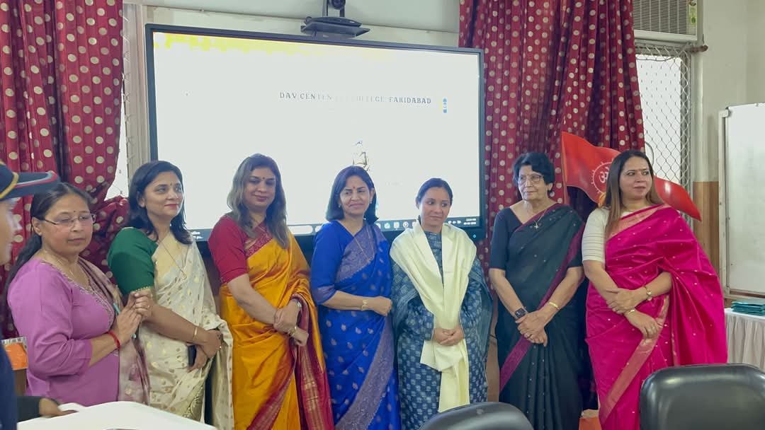 डीएवी शताब्दी महाविद्यालय में अंतरराष्ट्रीय महिला दिवस का भव्य आयोजन 1 IMG 20250308 WA0011