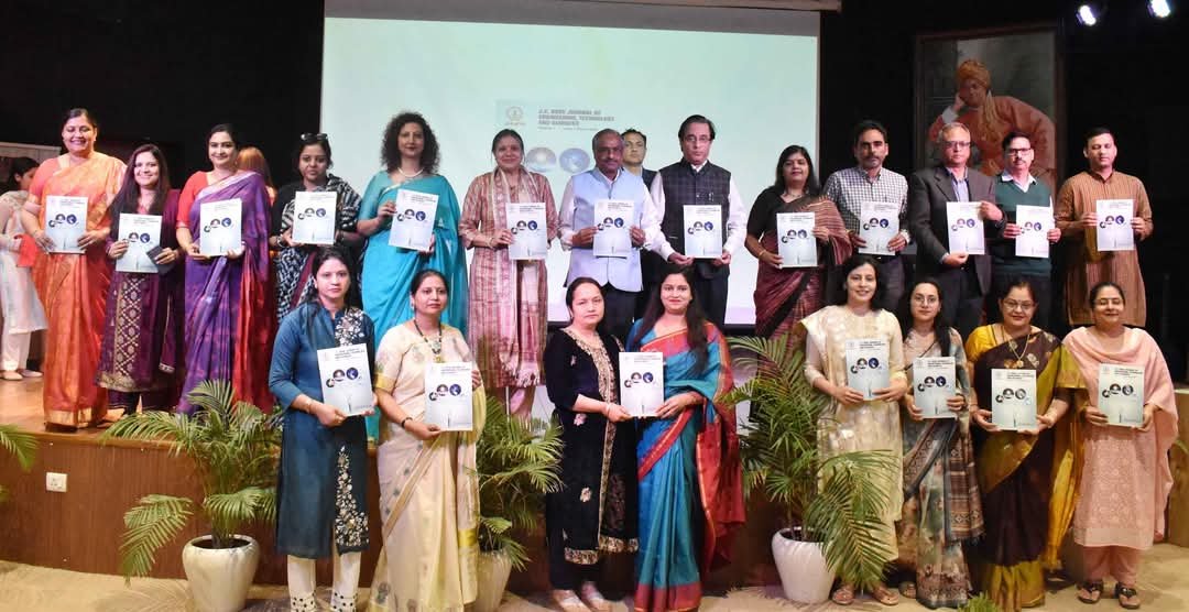 जे.सी. बोस विश्वविद्यालय में अंतर्राष्ट्रीय महिला दिवस का भव्य आयोजन 1 IMG 20250308 WA0014