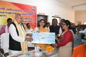 देवरिया - कृषि मंत्री ने सीएचसी धमऊर का किया शुभारंभ 2 IMG 20250310 WA0007
