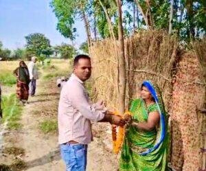देवरिया - स्वतः प्रेरणा से कब्जा हटाने वाले ग्रामीण हुए सम्मानित 2 IMG 20250317 WA0021