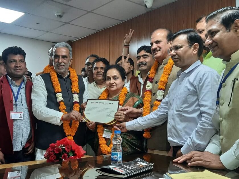 फरीदाबाद नगर निगम चुनाव: भाजपा प्रत्याशी प्रवीण जोशी बने मेयर, 3,16,852 वोटों से दर्ज की बड़ी जीत 2 WhatsApp Image 2025 03 13 at 9.49.31 PM