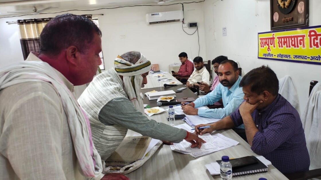 ब्रेकिंग न्यूज: सोहावल समाधान दिवस में आई 38 शिकायतें 2 WhatsApp Image 2025 03 15 at 7.37.29 PM