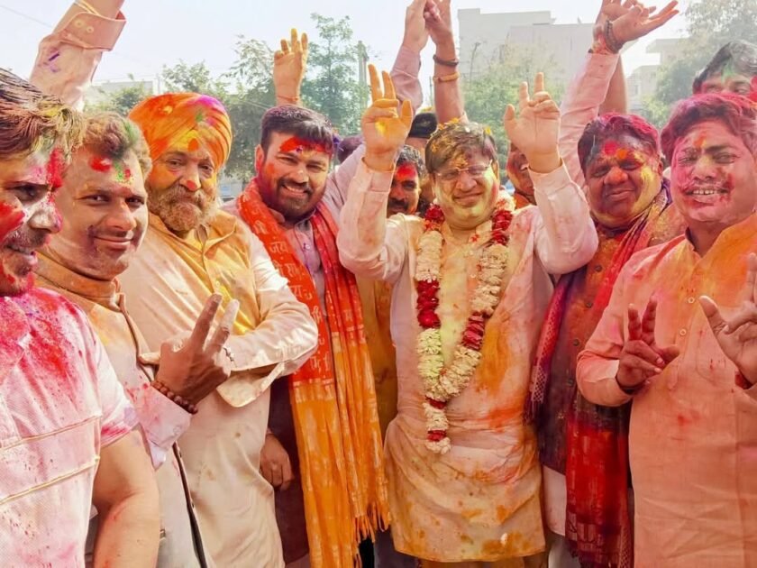 फरीदाबाद में धूमधाम से मनी होली, मंत्री विपुल गोयल ने नव-निर्वाचित पार्षदों संग मनाया जश्न 2 WhatsApp Image 2025 03 16 at 12.57.36 PM