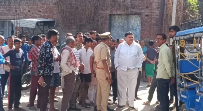 बलिया: बांसडीह में दुपट्टे से फांसी लगाकर विवाहिता ने की आत्महत्या 2 WhatsApp Image 2025 03 29 at 9.04.44 PM 1 1