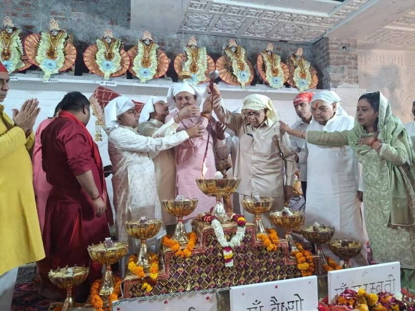 शुरू हुई नवरात्रों की धूम, प्रथम नवरात्रि पर वैष्णो देवी मंदिर में मां शैलपुत्री की भव्य पूजा 2 WhatsApp Image 2025 03 30 at 10.47.12 PM