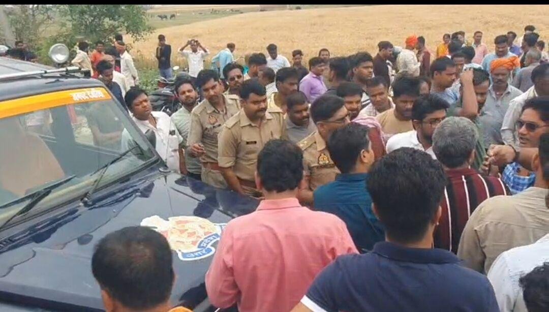 देवरिया: बैतालपुर में भीषण सड़क हादसा, बस ने टैंकर में मारी टक्कर, दर्जनों यात्री घायल 2 Screenshot 20250415 065900