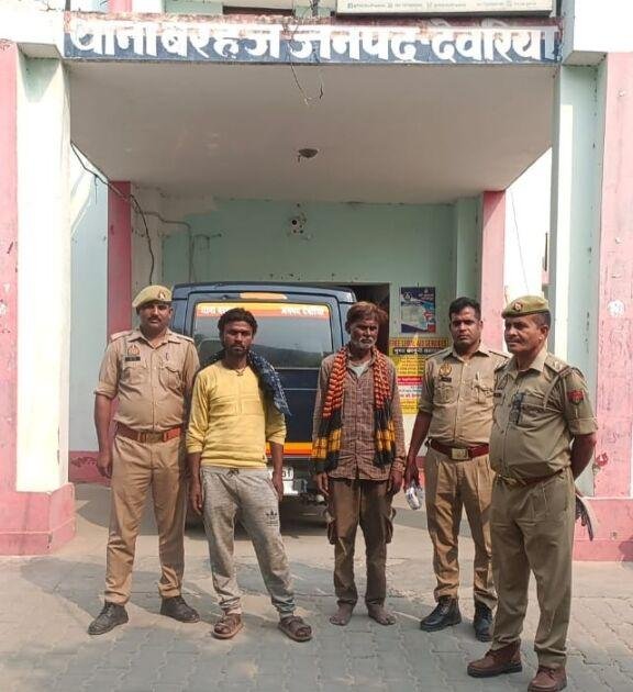 देवरिया: बरहज पुलिस ने ट्रक से पकड़े 16 गोवंशीय पशु, दो गो-तस्कर गिरफ्तार 2 WhatsApp Image 2025 04 09 at 7.27.47 PM