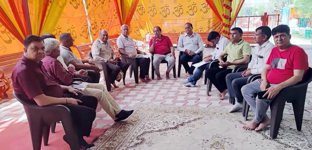 लोगों की समस्याओं को तत्परता से दूर करें अधिकारी: मुकेश अग्रवाल 2 WhatsApp Image 2025 04 10 at 2.15.28 AM
