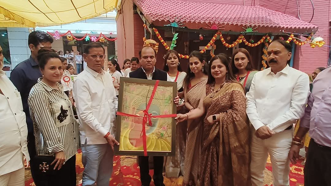 फरीदाबाद: राज्यमंत्री राजेश नागर ने खजानी वूमेन्स इंस्टीट्यूट की तीन दिवसीय कलात्मक प्रदर्शनी का किया उद्घाटन 2 WhatsApp Image 2025 04 13 at 4.37.00 PM