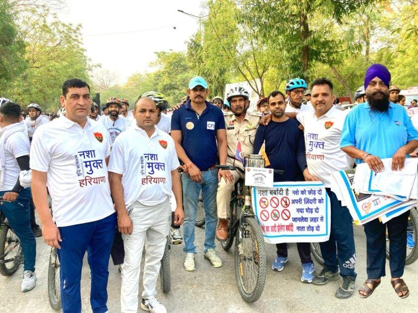नशा छोड़ो, बोतल तोड़ो: फरीदाबाद में साइक्लोथॉन से गूंजा नशा मुक्ति का संदेश 2 WhatsApp Image 2025 04 13 at 8.15.24 PM
