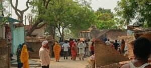 खुखुंदू में बड़ी प्रशासनिक कार्रवाई: अवैध कब्जे पर चला बुलडोजर, हाईकोर्ट के आदेश पर हटाए गए 16 परिवार 3 IMG 20250512 WA0011