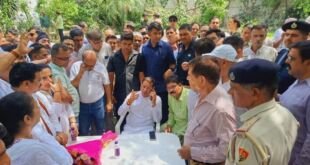 मंत्री राजेश नागर बीपीटीपी बिल्डर से जुड़े मामले में जनता की सुनवाई करते हुए
