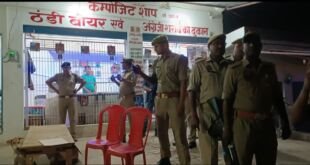 गाजीपुर-में-शराब-की-दुकानों-पर-भीड़
