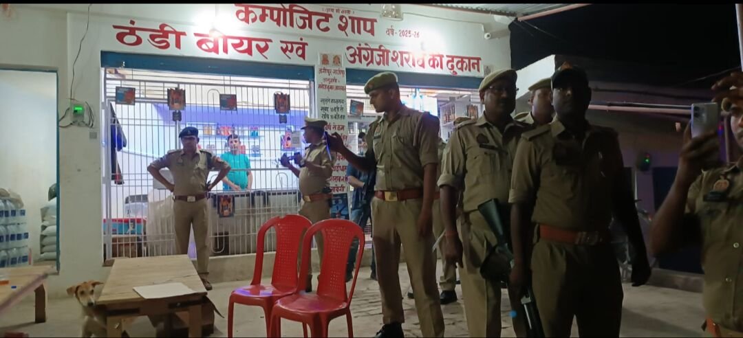 गाजीपुर-में-शराब-की-दुकानों-पर-भीड़