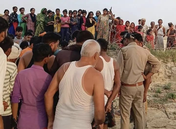 अयोध्या में युवक का शव पेड़ से लटकता मिला, पुलिस जांच में जुटी