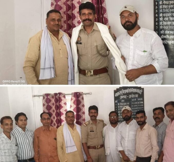 थाना प्रभारी मवई संदीप त्रिपाठी को विदाई समारोह में सम्मानित करते पत्रकार