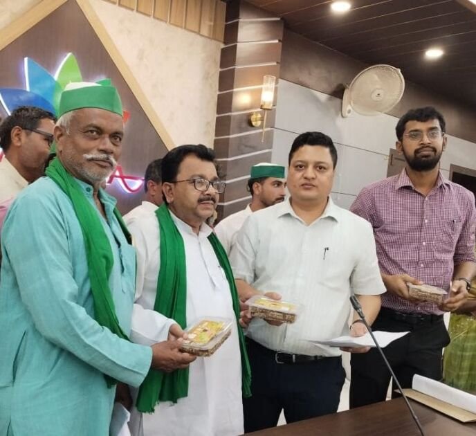 अयोध्या में जिलाधिकारी की अध्यक्षता में किसान दिवस का आयोजन