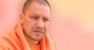 सीएम योगी अयोध्या में हनुमानगढ़ी स्थित हनुमत कथा मंडपम का लोकार्पण करते हुए