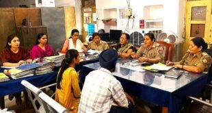 प्रोजेक्ट मिलन में काउंसलिंग के जरिए मिलते दंपत्ति मीरजापुर