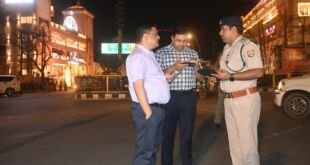 अयोध्या में रात के समय सुरक्षा निरीक्षण करते DM और SSP