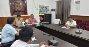मीरजापुर में नशा नियंत्रण अभियान की समीक्षा करते अधिकारी