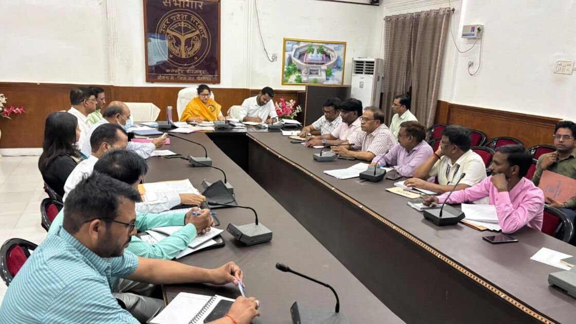 मीरजापुर में जिलाधिकारी प्रियंका निरंजन की अध्यक्षता में स्वास्थ्य समीक्षा बैठक