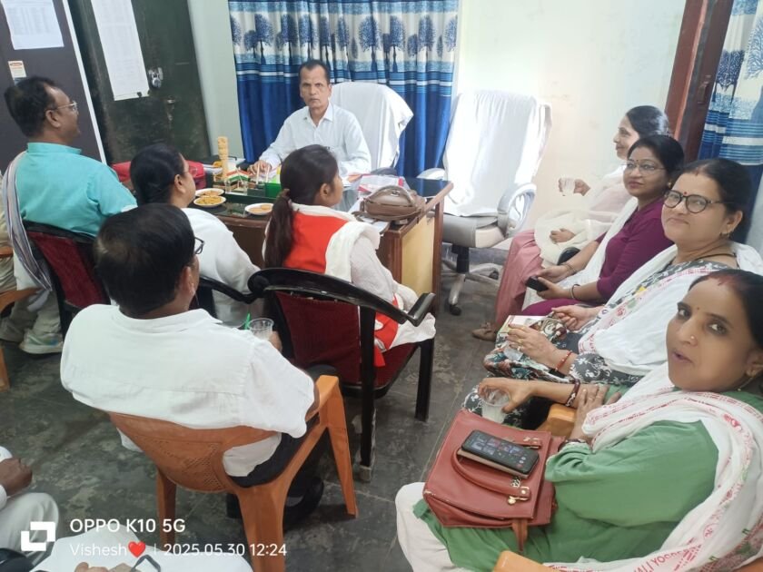 मीरजापुर में अंतर्राष्ट्रीय योग दिवस को लेकर अधिकारियों और संस्थाओं की बैठक