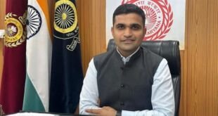 फरीदाबाद में पटाखों पर प्रतिबंध की घोषणा करते उपायुक्त विक्रम सिंह