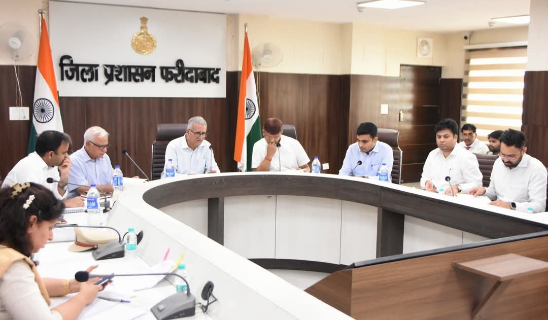 फरीदाबाद में शहरी विकास परियोजनाओं की समीक्षा बैठक
