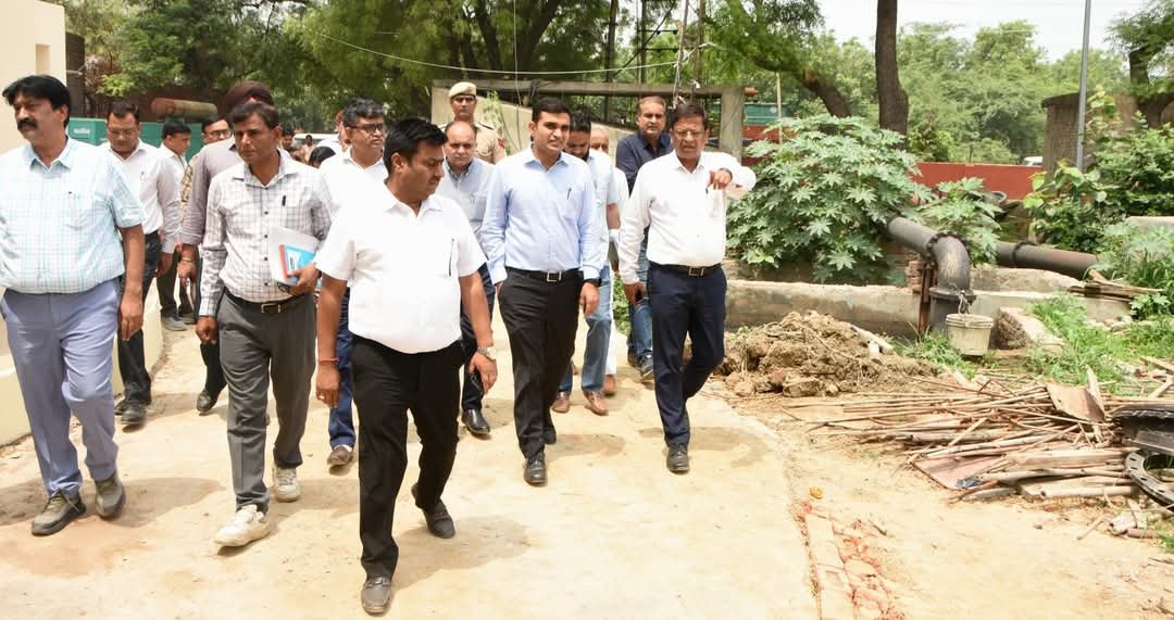 उपायुक्त विक्रम सिंह द्वारा जलभराव स्थलों का निरीक्षण