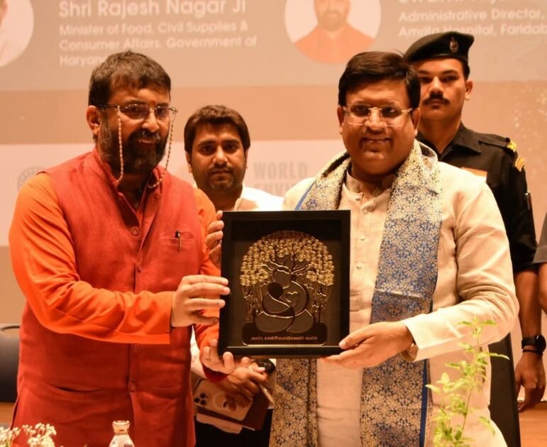 फरीदाबाद में विश्व पर्यावरण दिवस पर वृक्षारोपण करते मंत्री विपुल गोयल