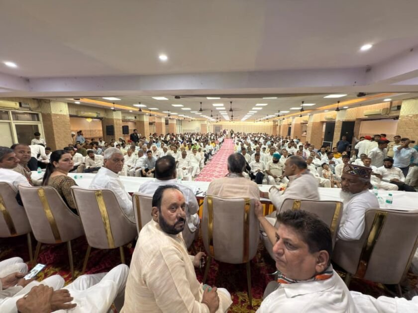 फरीदाबाद में कांग्रेस कार्यकर्ताओं की संगठन विस्तार को लेकर बैठक