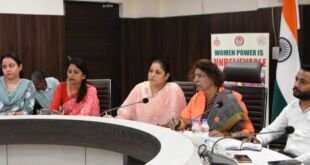 हरियाणा राज्य महिला आयोग चेयरपर्सन रेणु भाटिया फरीदाबाद में जन सुनवाई करते हुए