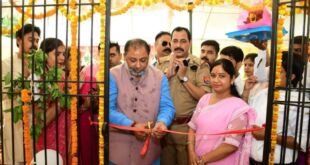बलिया में सखी वन स्टॉप सेंटर का लोकार्पण करते परिवहन मंत्री दयाशंकर सिंह