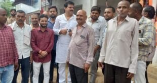 बीकापुर क्षेत्र में जनसंपर्क करते पूर्व विधायक जितेन्द्र सिंह बब्लू