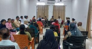 बलिया में राज्य महिला आयोग की जनसुनवाई में पीड़ित महिलाओं की सुनवाई