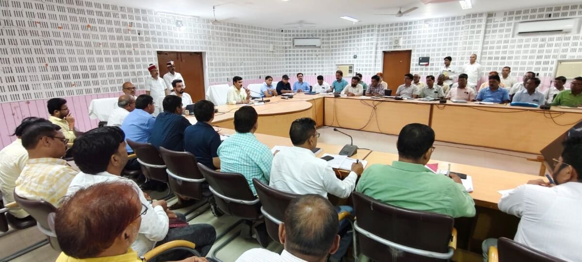 बलिया पंचायत भवन निर्माण समीक्षा बैठक